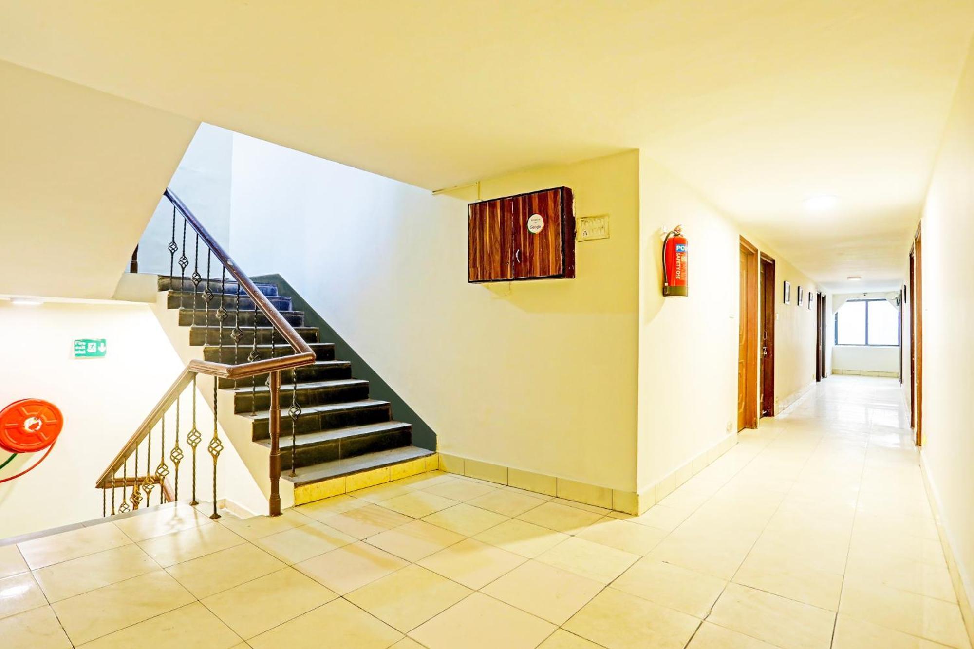 โอโย 7859 โฮเต็ล คุรุกรีปา Hotel Raipur  ภายนอก รูปภาพ
